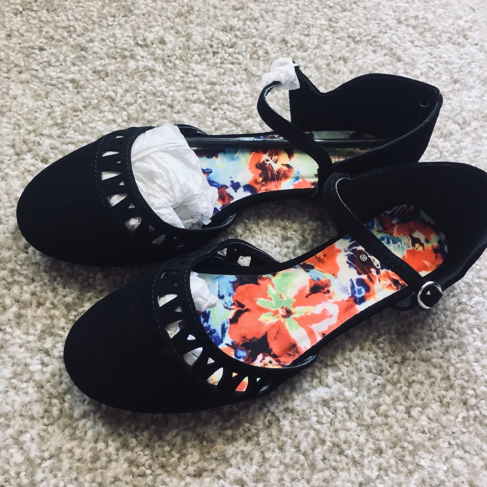 NWT Qupid Black Cut-Out Flats